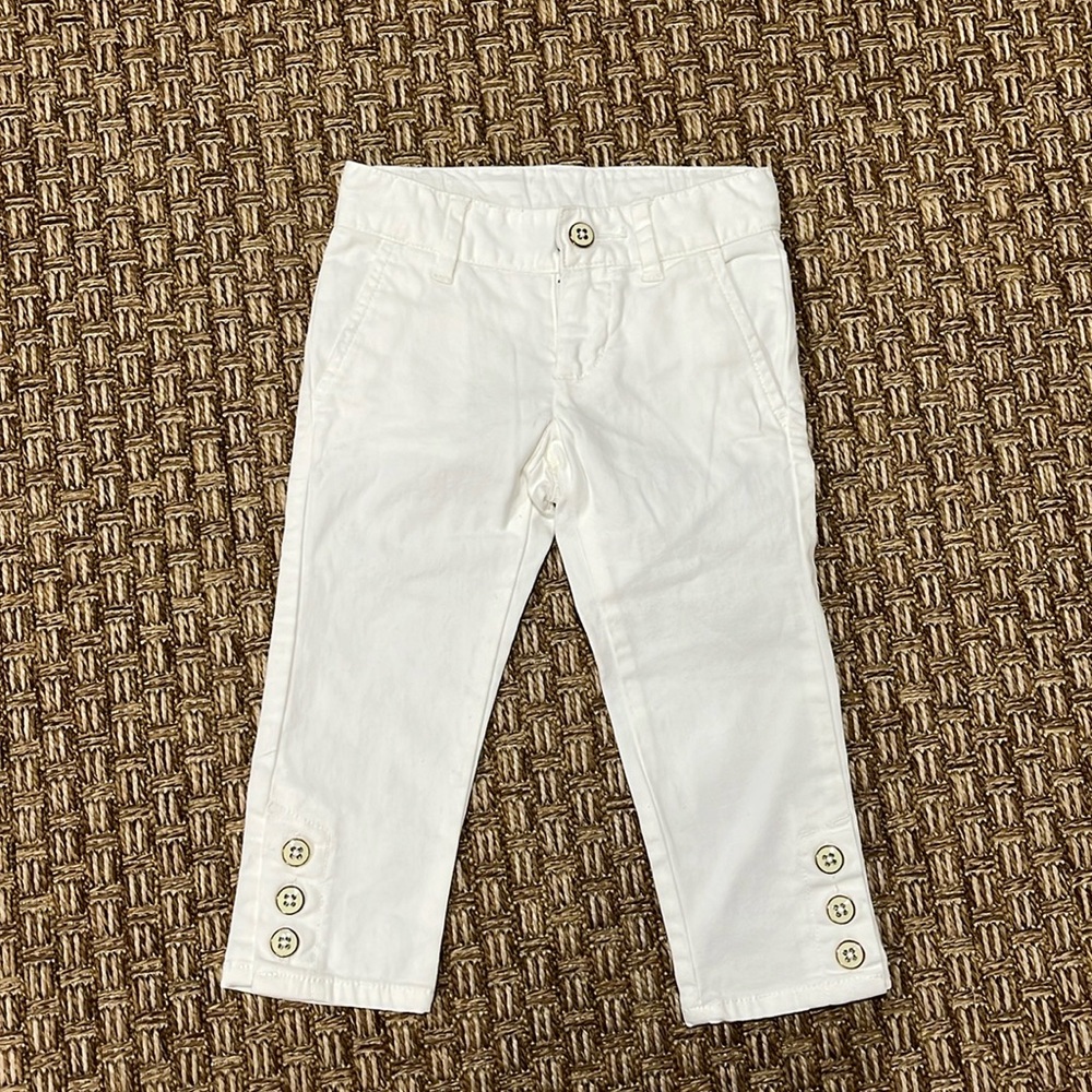GAPkids white capris, size 5 toddler girl, good condition.